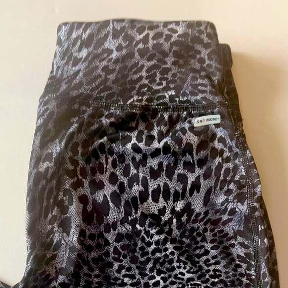 Danskin 2 piece bundle: coral top and leopard leggings! - Picture 6 of 11